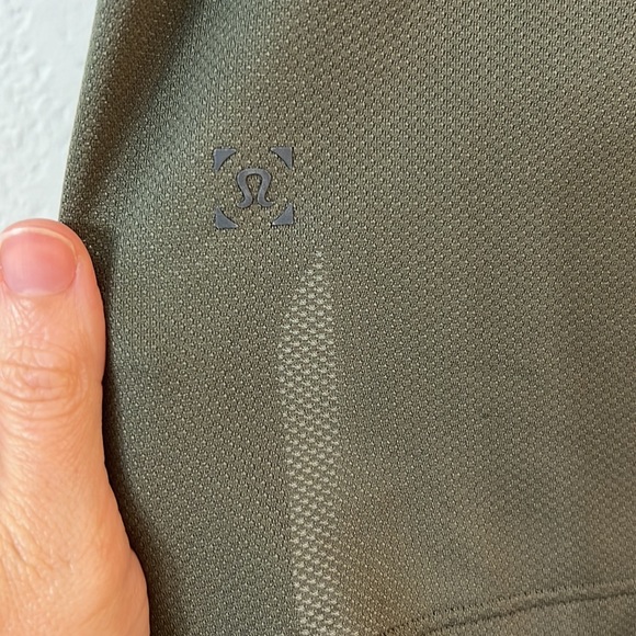 Lululemon - Picture 3 of 3